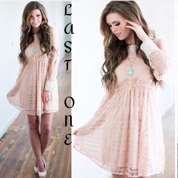 The O Boutique Dresses & Skirts - 🎉CLEARANCE🎉 Dusty Pink Slit Sleeve Lace Dress
